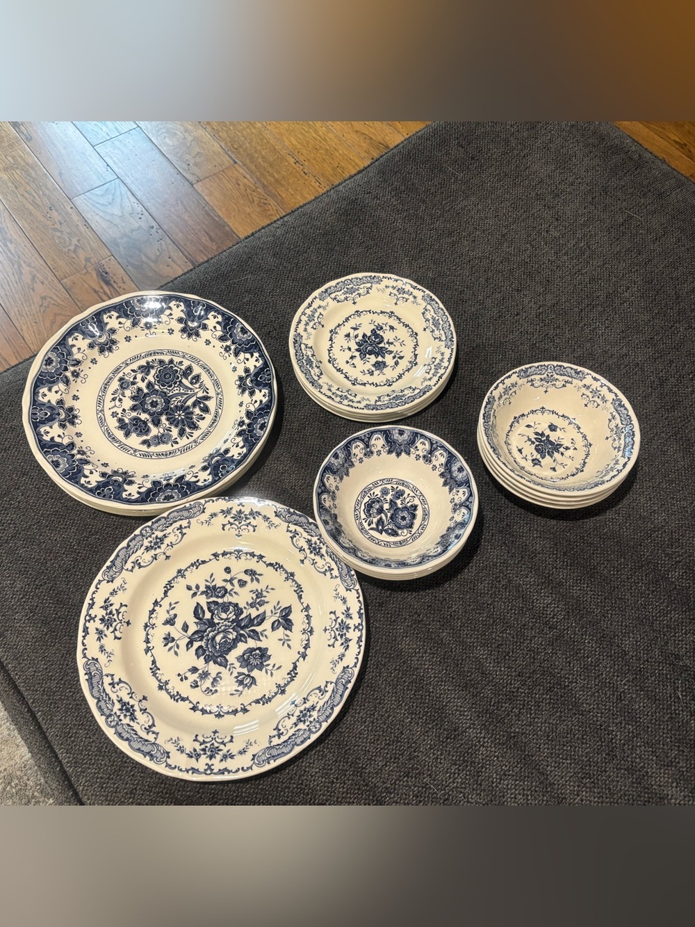 Vintage Claytan Tablewares 19 Piece Blue Floral Porcelain Classic Dinnerware Set